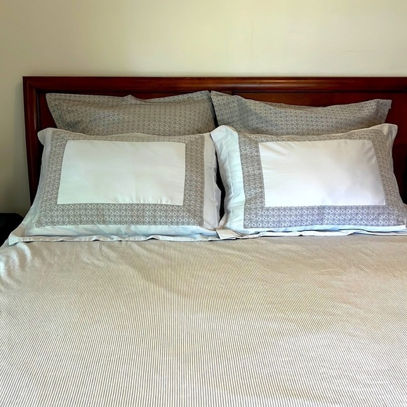 The Company Store Other - The Company Store set of 2 Cotton Euro Pillow Cases Sterling Damask 20” x 26”